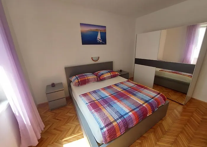 Apartments Luka Apartman *