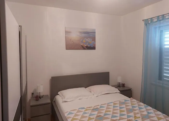 Apartments Luka Apartman *